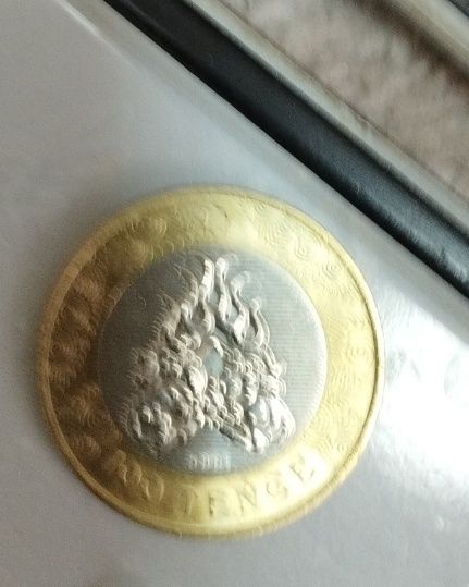 Монета сто тенгевовый