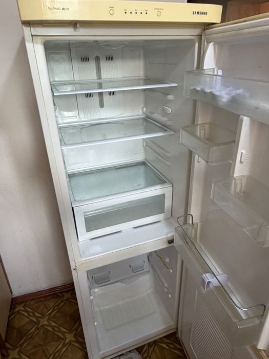 Продам холодильник. Цена 20 000т.