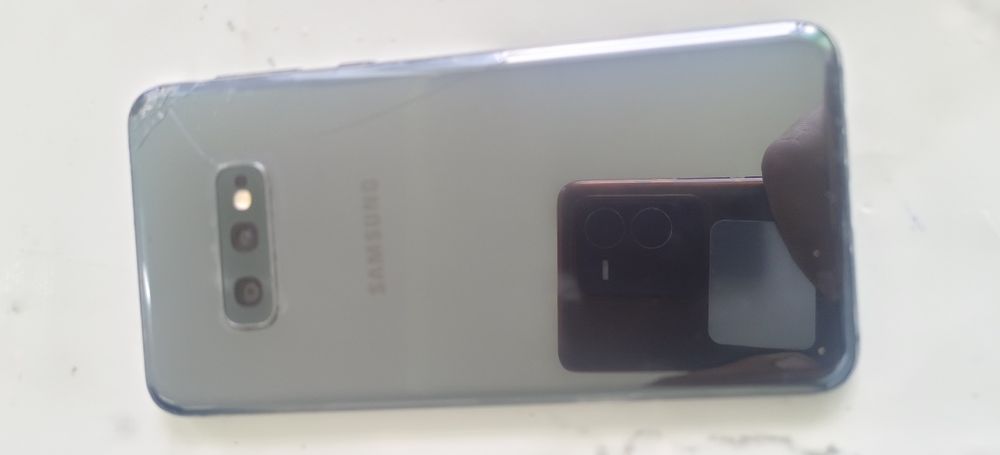 Samsung s 10e продается.