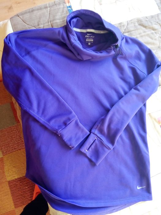 Продавам дамска горница за бягане,размер S,nike