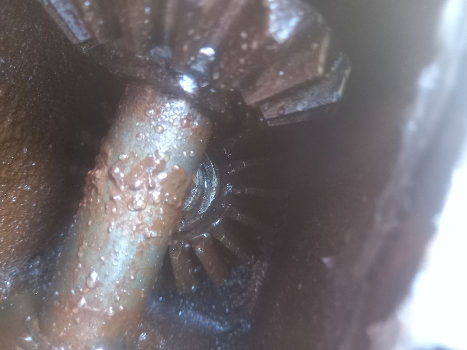 reductor raport 1 la 1  / doua reductoare cu ax comun