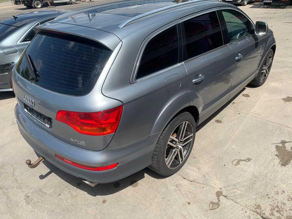 Dezmebrez audi q7 3.0 /cod motor Bug/aripa/far/capota/oglinda/usa/stop