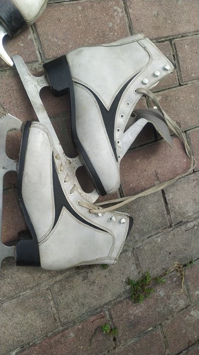 Коньки фигурные ,хоккейные