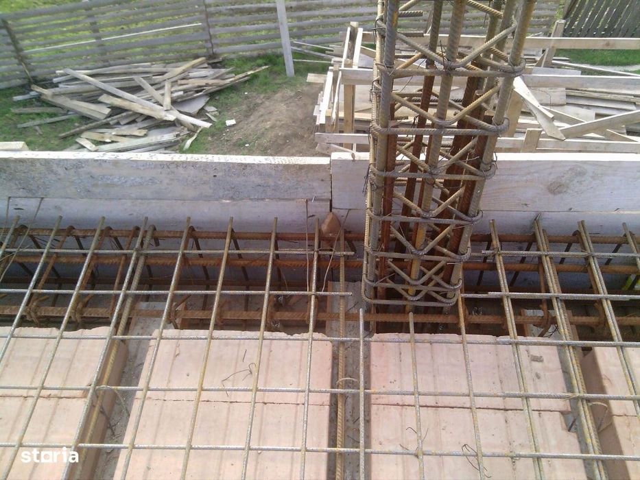 Casă de vânzare în cărămidă garaj, curte
