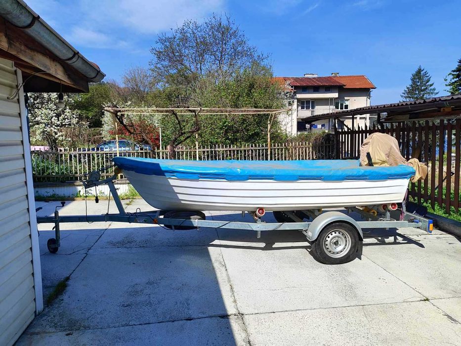 ЛОДКА С МОТОР И КОЛЕСАР