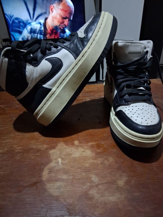 Adidasi Air Jordan 1