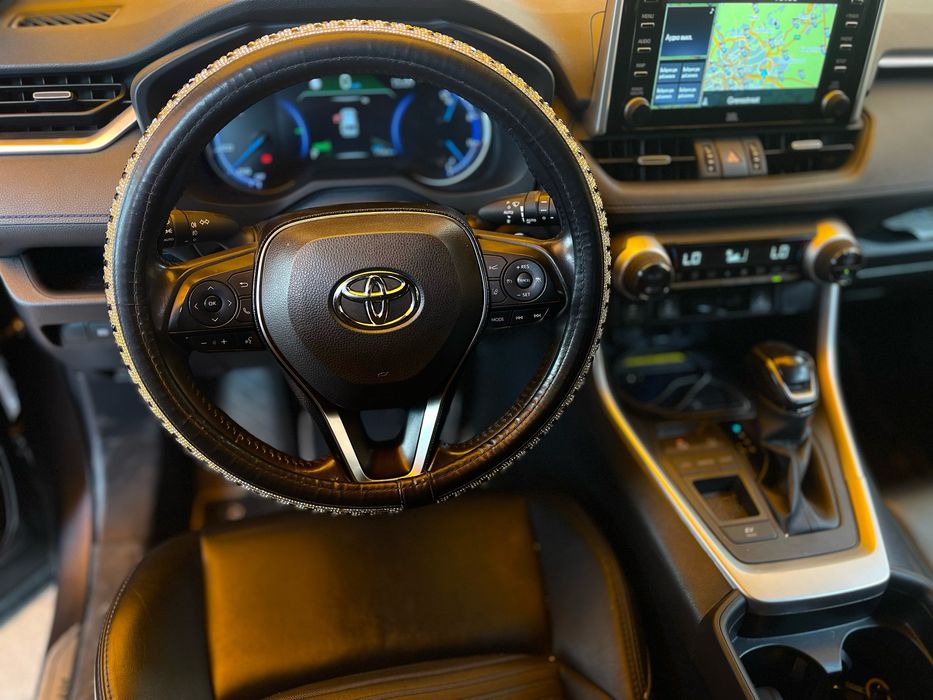 Toyota RAV 4 гибрид . 2021
