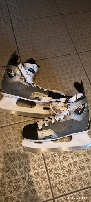 Продам коньки хоккейные 39размер