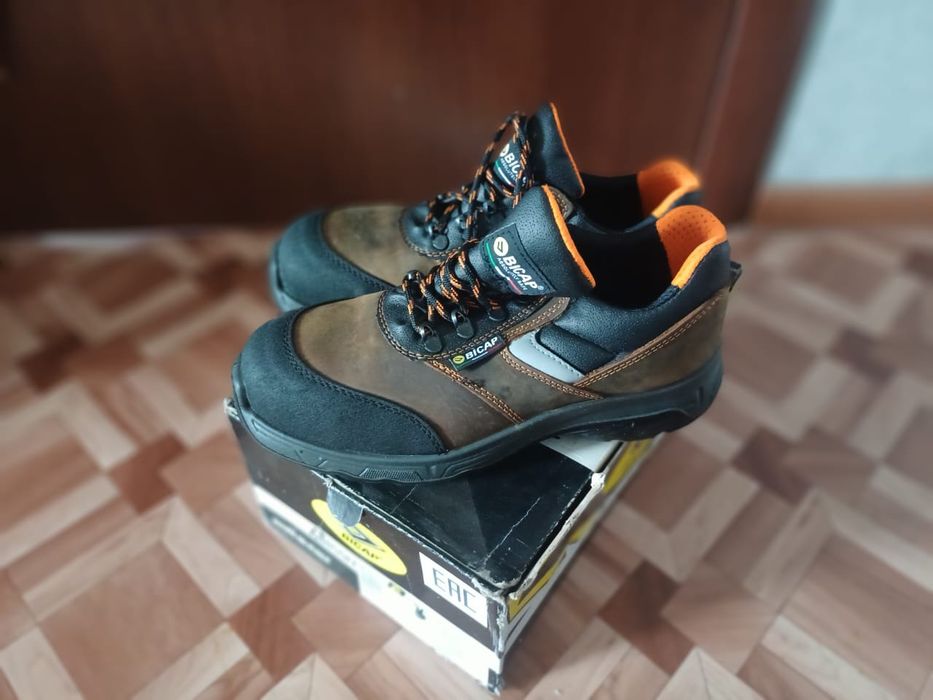 Продам спец обувь летняя 41-42р