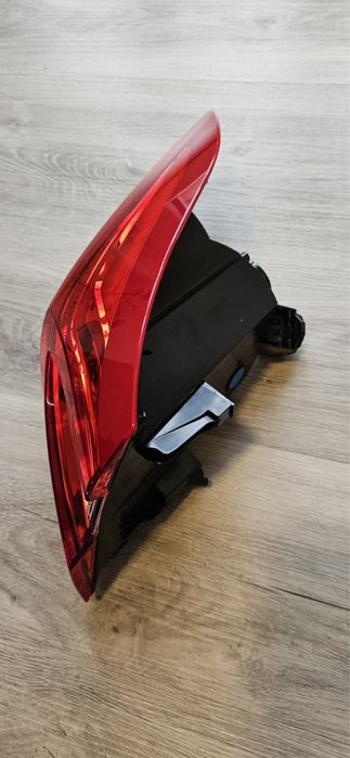 Заден ляв стоп за Ford Fiesta MK8 H1BB