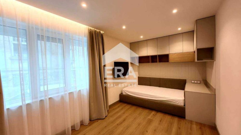 Дава се под наем Тристаен апартамент в Русе, Център - 86 кв.м за 950 € - Снимка #11