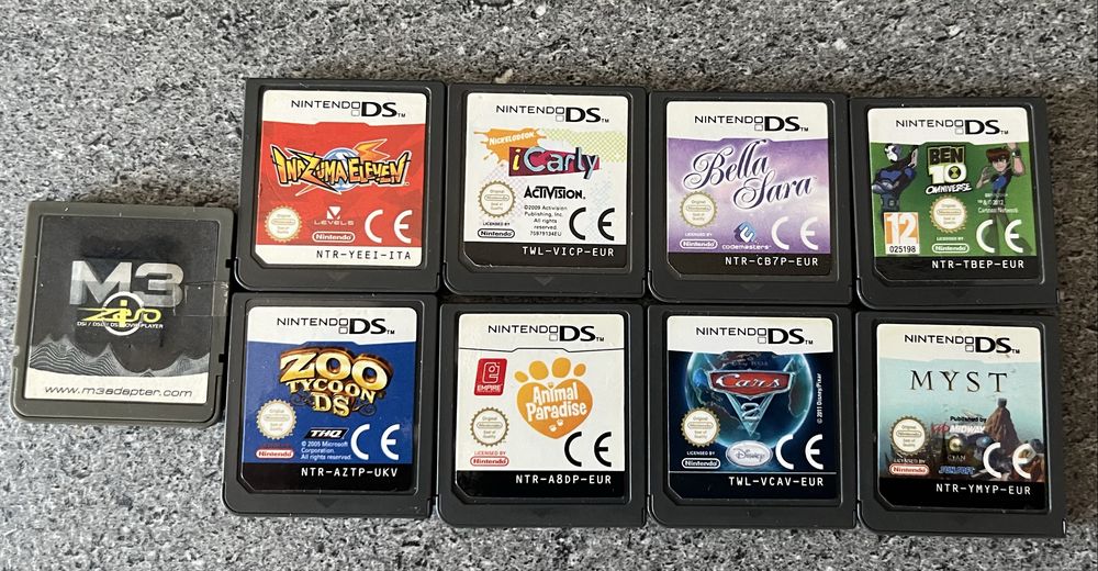 Consolă Nintendo  DS Lite + 8 jocuri