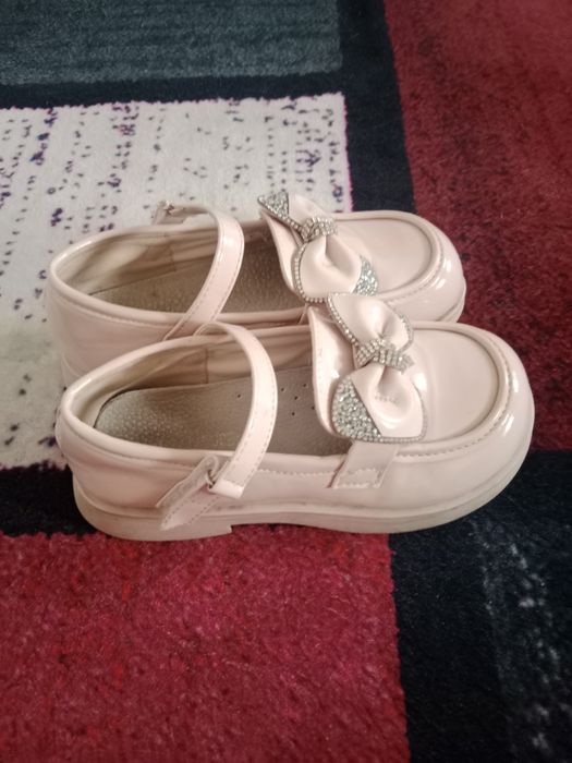 Продам детские туфли на девочку