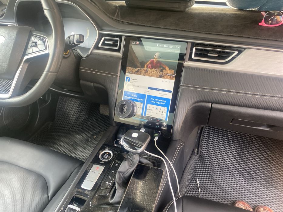 Продаю планшет для автомобиль
