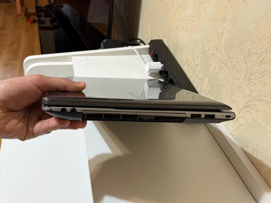 Продам срочно ноут samsung рабочий