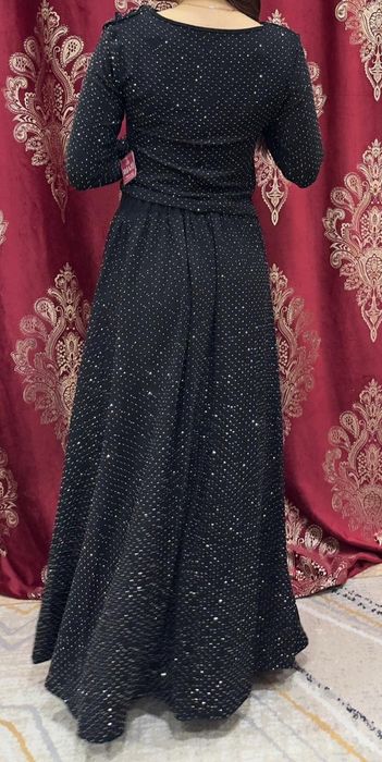 Черное платье со стразами