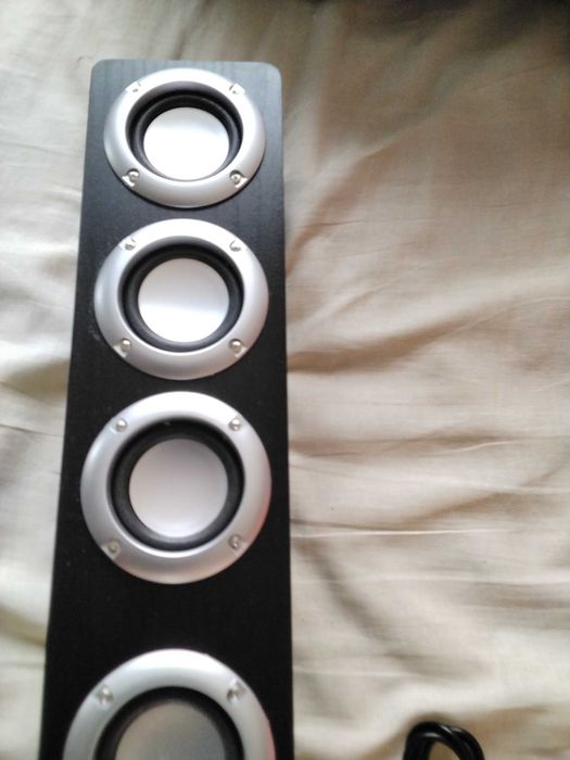 Soundbar bluetooth,6 difuzoare stereo,12W ,2400mAh,AUX,USB,TFcard,nouă