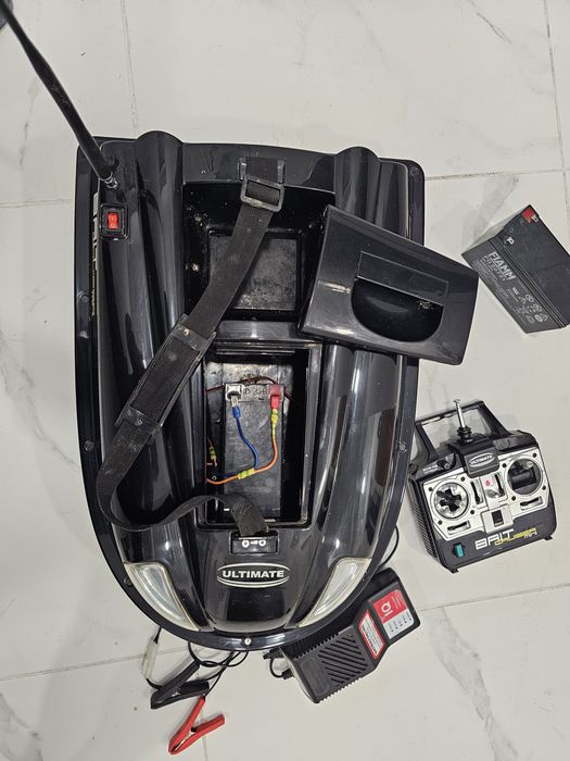 Лодка за захранка и поставяне на шамандура