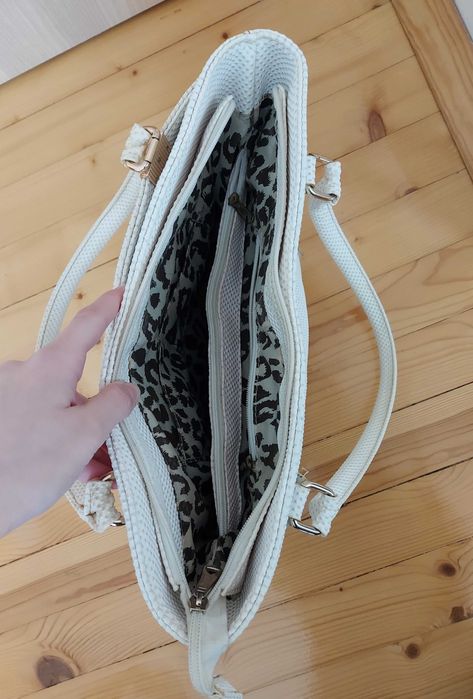 Дамска бяла чанта