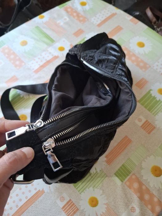 Дамска чанта с широка реголируема дръжка