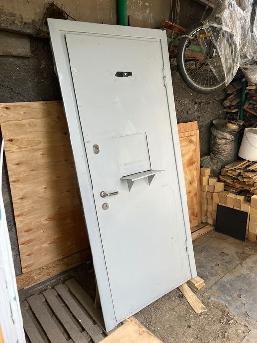 Продам металлическая дверь