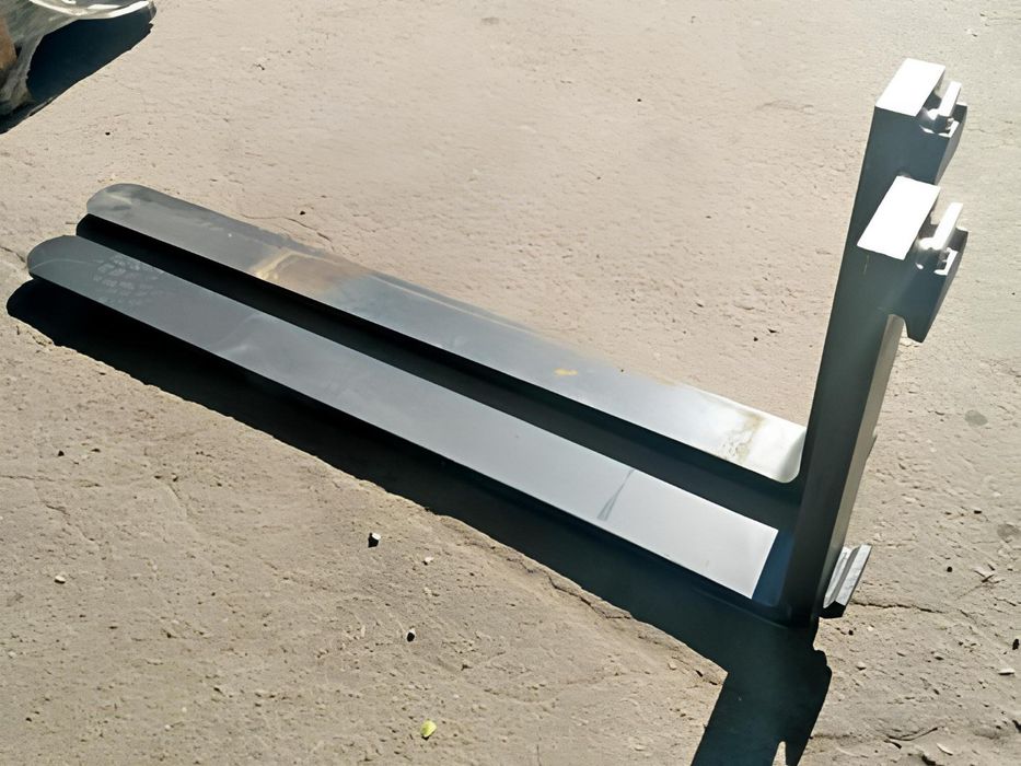 Автокара вилкаси сотилади. 1.5 тонналик