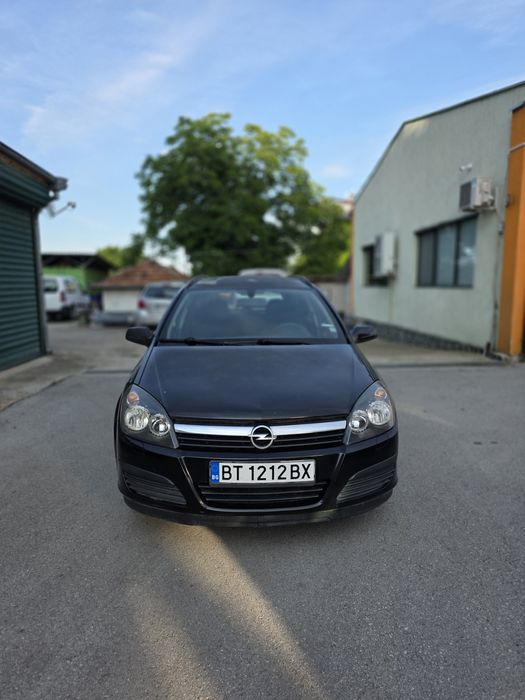 Opel Astra  черна
