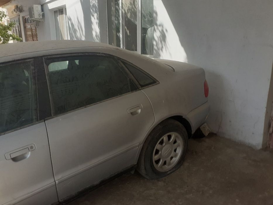 Audi A4 shu trushi sotiladi yurub trubdi 100%