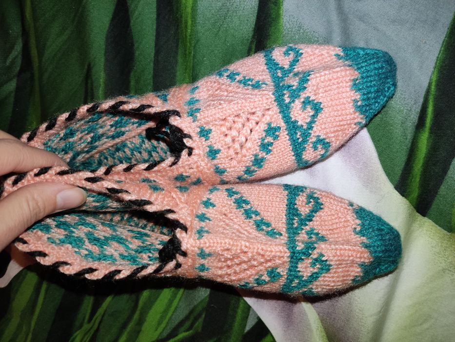Красивые, а ещё и теплые шерстяные носки,hand made