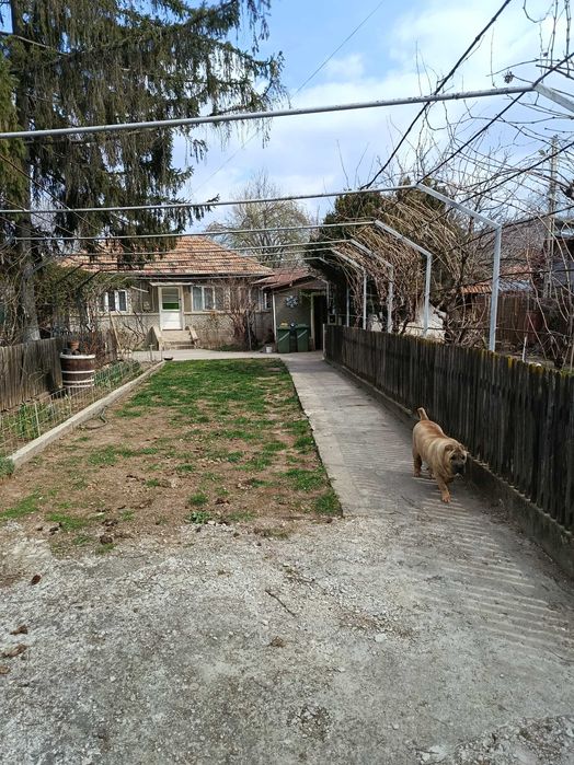 Vand casa batraneasca,demolabila