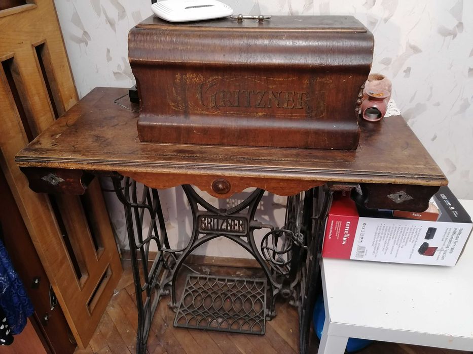 Стара шевна машина Грицнер. Крачна. Работеща.