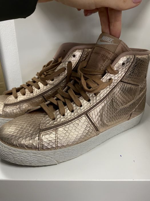 Nike кецове в розово златно