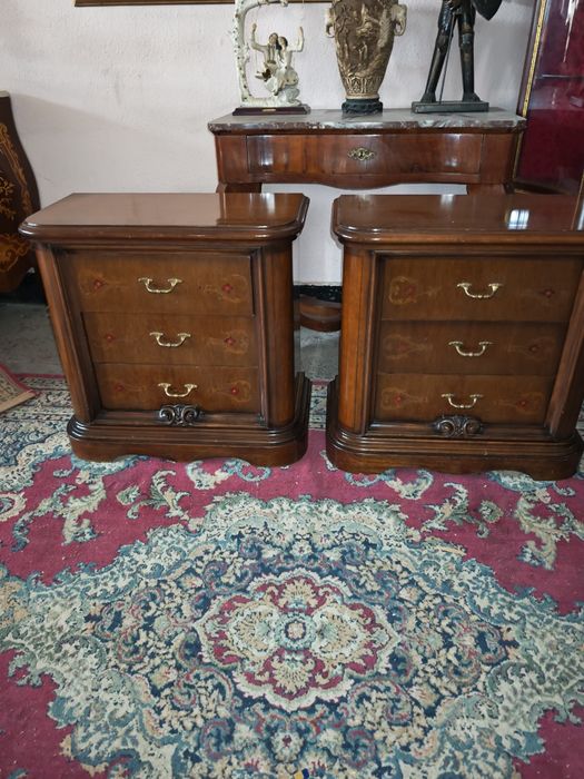 Масивни нощни шкафчета