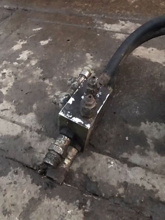 Distribuitor hidraulic pt incarcator tractor