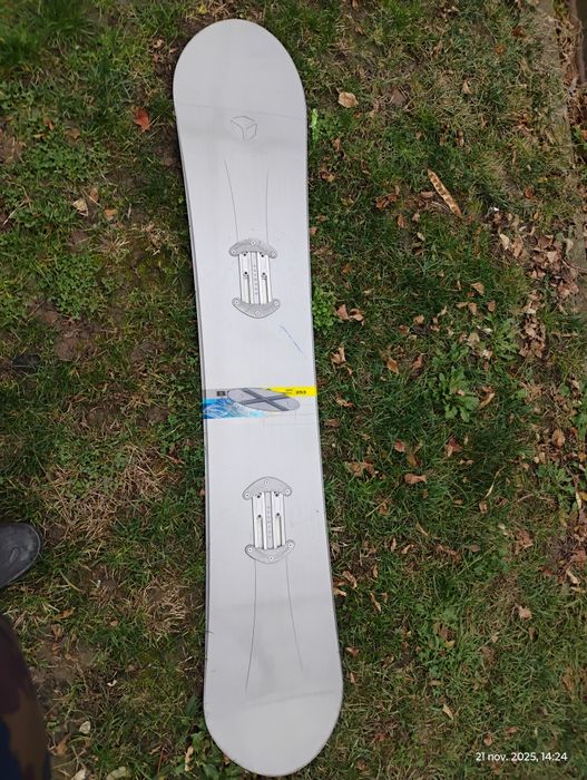 Vând placa snowboard
