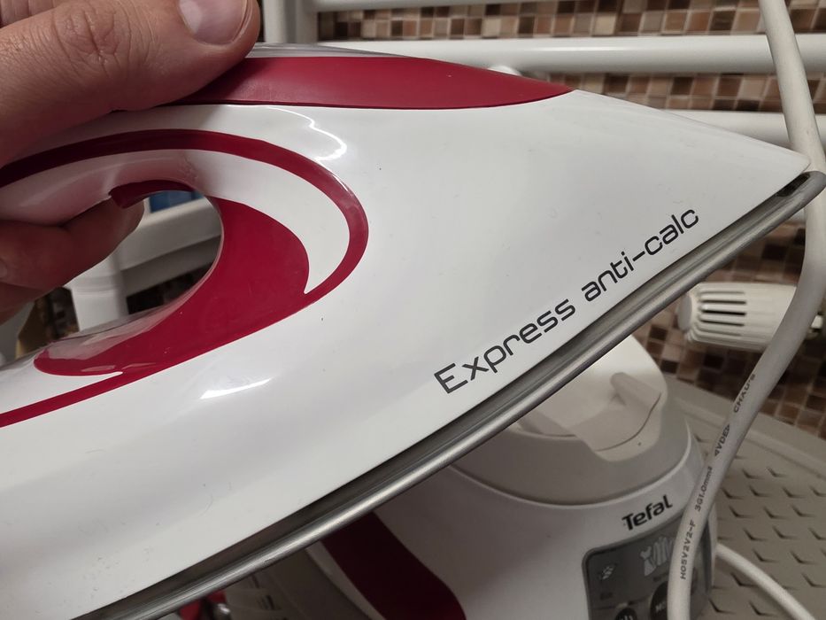 Statie de calcat Tefal Express Anti-Calc SV8030E0