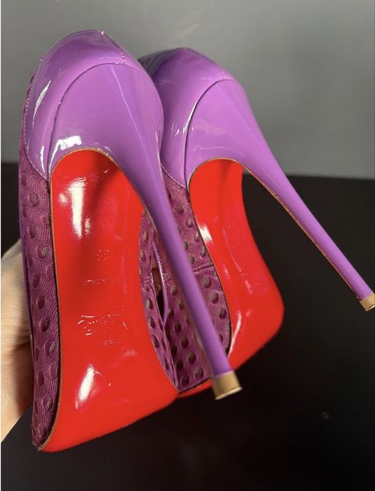 Louboutin високи обувки