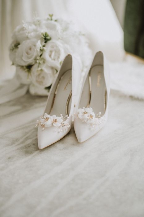 Vând rochie de mireasa stil prințesa cu pietre și sclipici