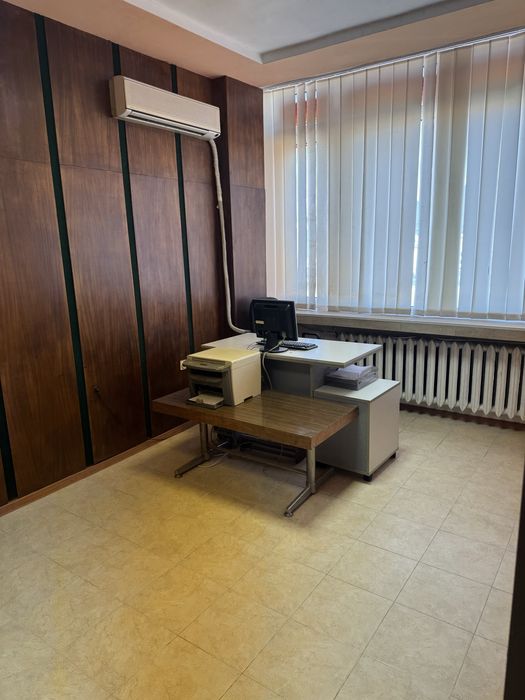 Дава се под наем Офис в Сливен, Център - 19 кв.м за 127.5 € - Снимка #1