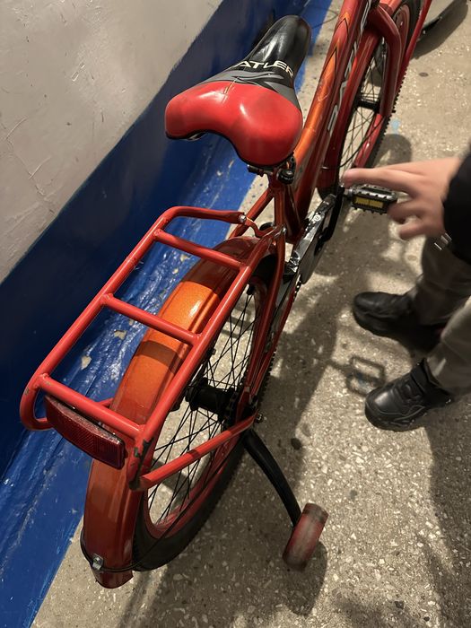 продается велосипед на 5-6-7-8 лет