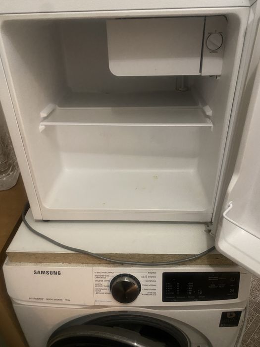 Продам мин холодильник