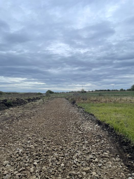 Vând teren intravilan  parcelabil in Huedin