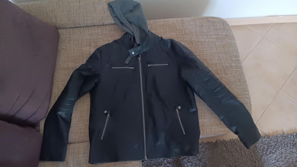 Кожено яке Livergy с качулка.