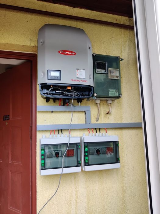 Montaj Panouri Fotovoltaice Montaj  invertoare solare hibrid , on-grid