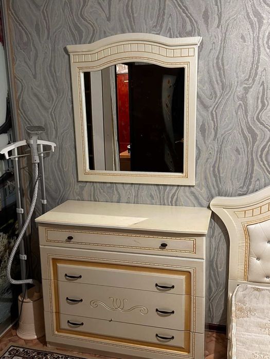 Продам спальный гарнитур