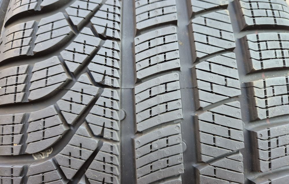 Set 2buc 245/45 R19 102H XL Pirelli P Zero Winter *BMW MO M+S iarnă