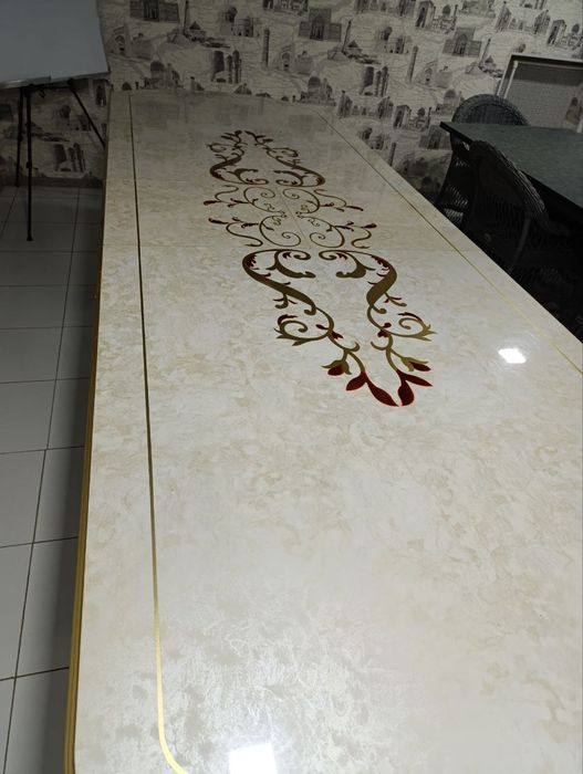 Stol sotiladi srochniga