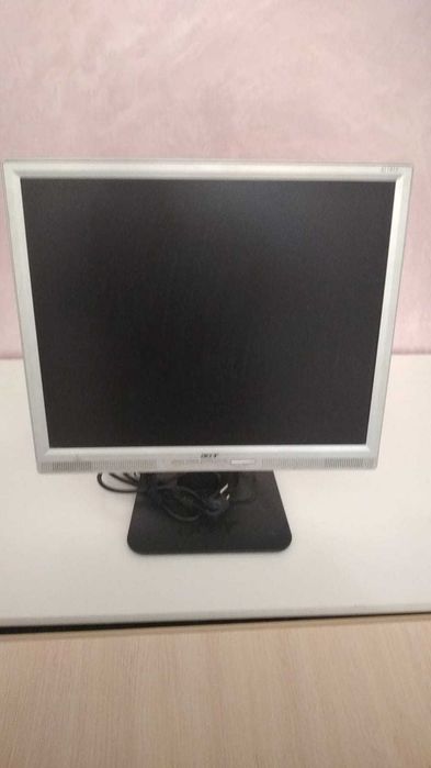 продаю б/у Мониторы