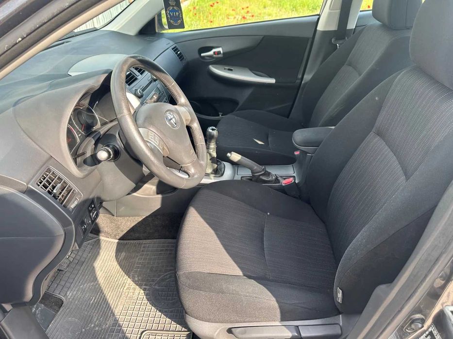 Toyota Corolla 1.4 D-4D 90кс 2009.г Обслужена работещ климатик нови гуми !