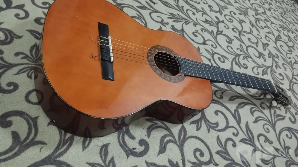Klassik Gitara sotiladi